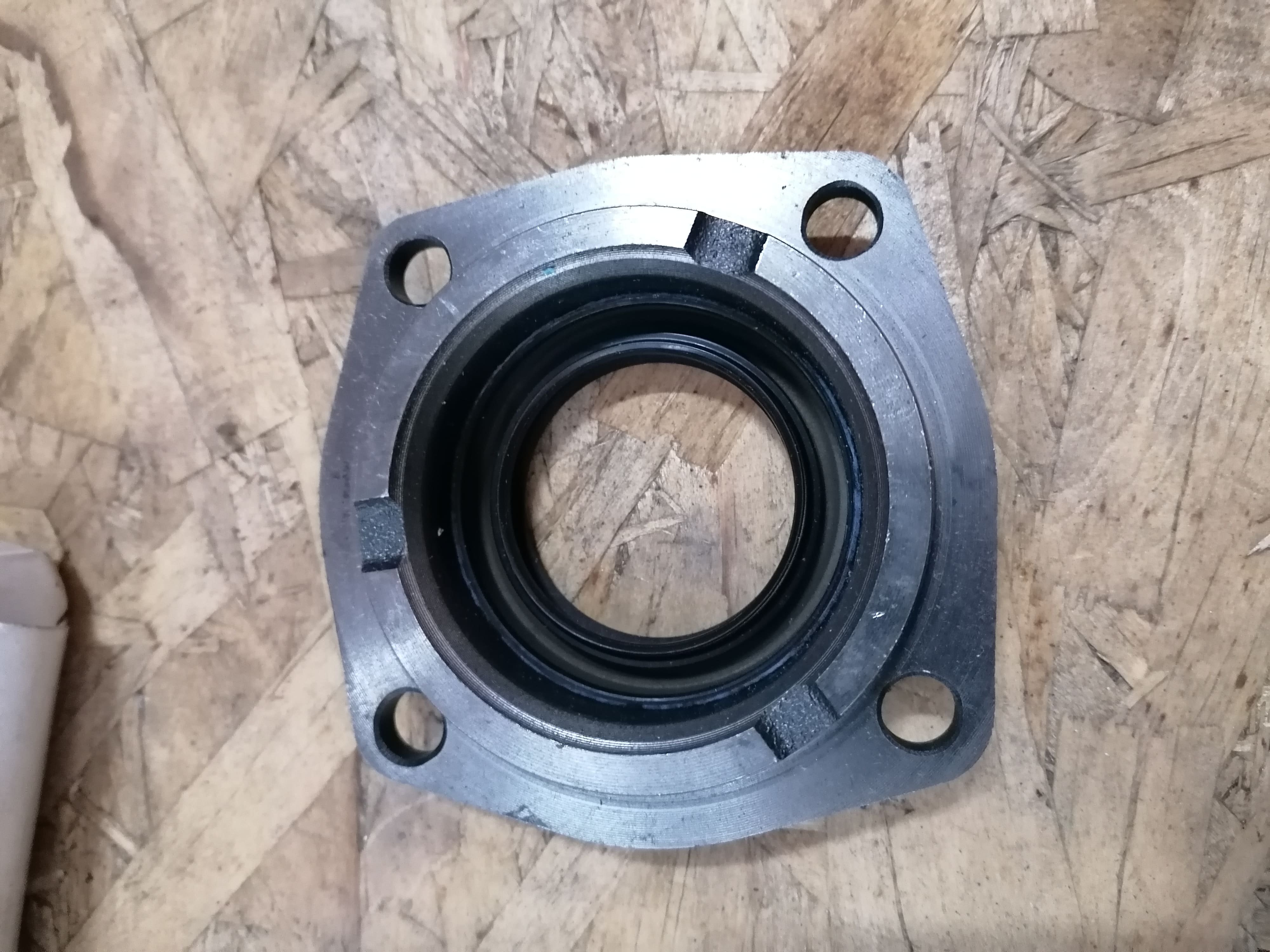 300924 Peugeot Сальник привода левый 300924 Peugeot Сальник привода левый