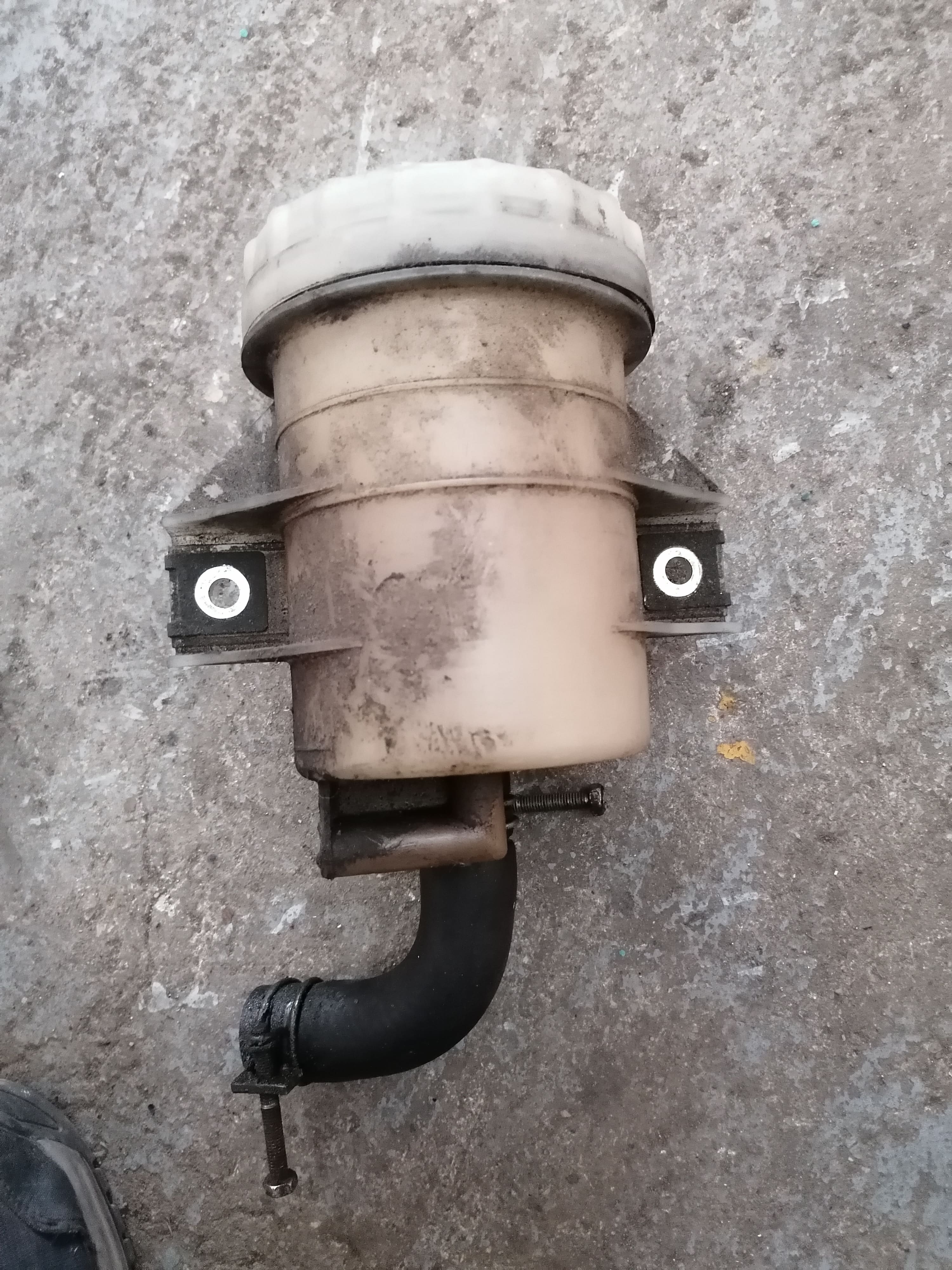 8981669280 Isuzu FVR34 Бачок ГУРа 8981669280 Isuzu FVR34 Бачок ГУРа