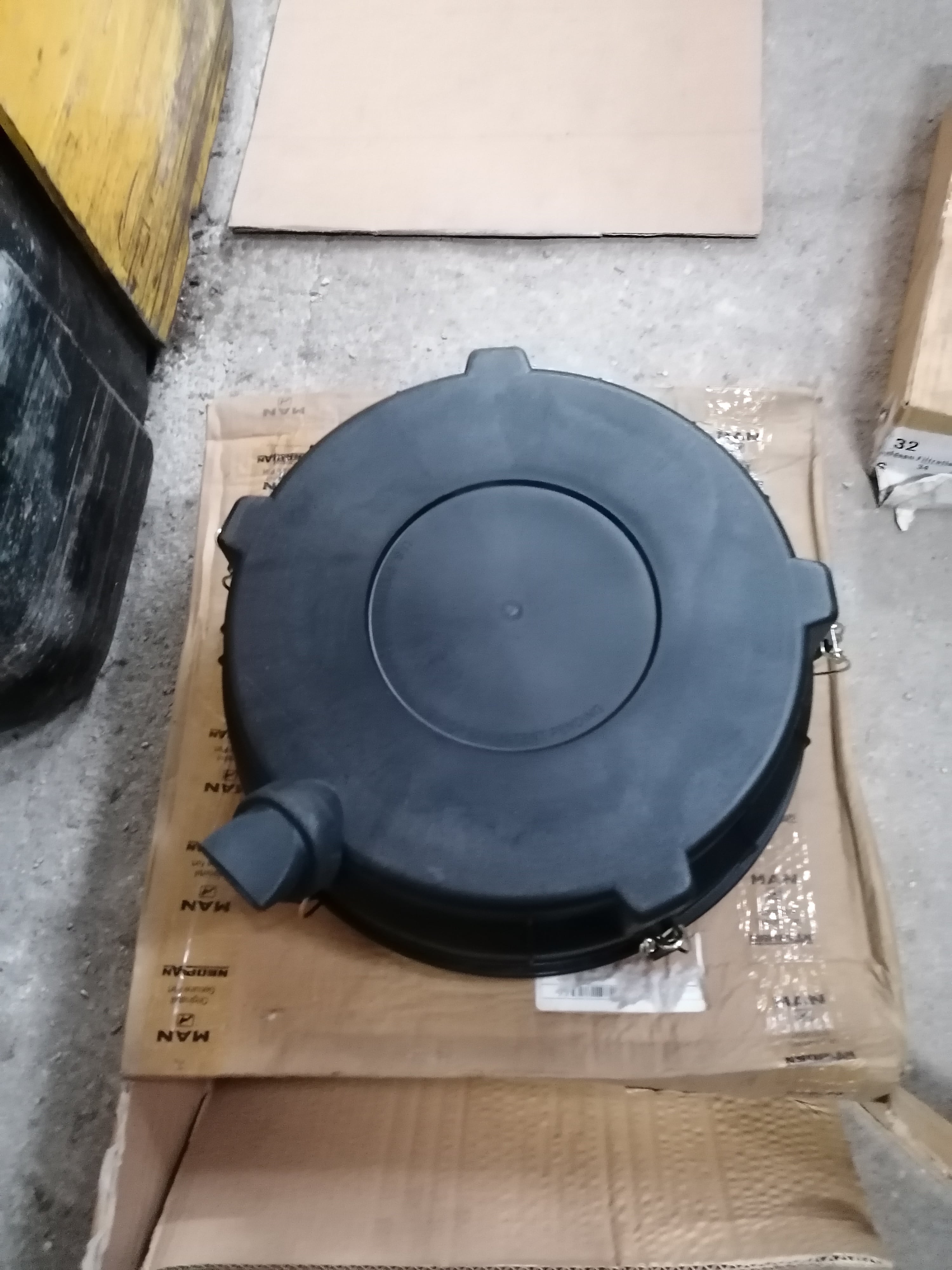 81083036051 MAN Крышка воздушного фильтра