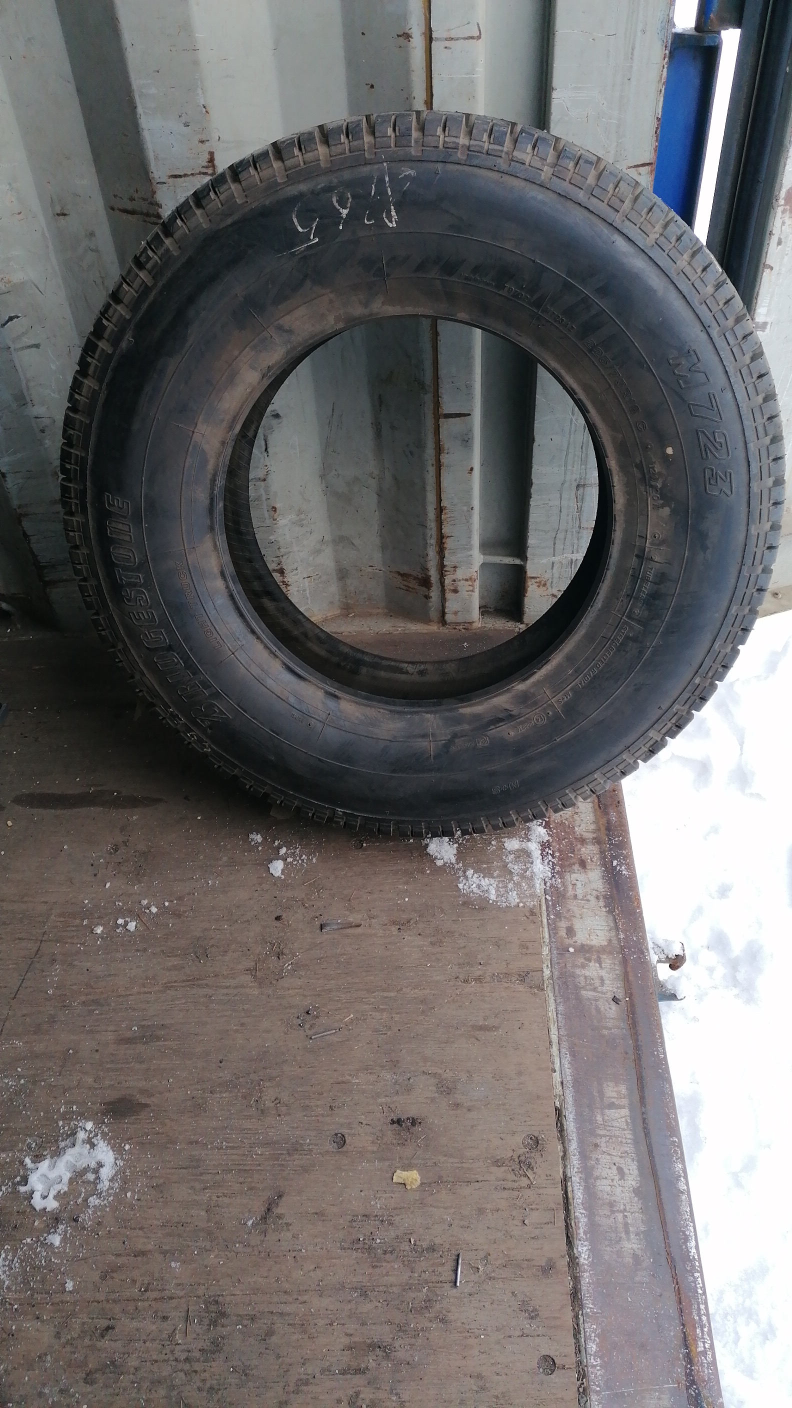 Шина автомобильная 225/75 R16C Bridgestone M723 121/120N
