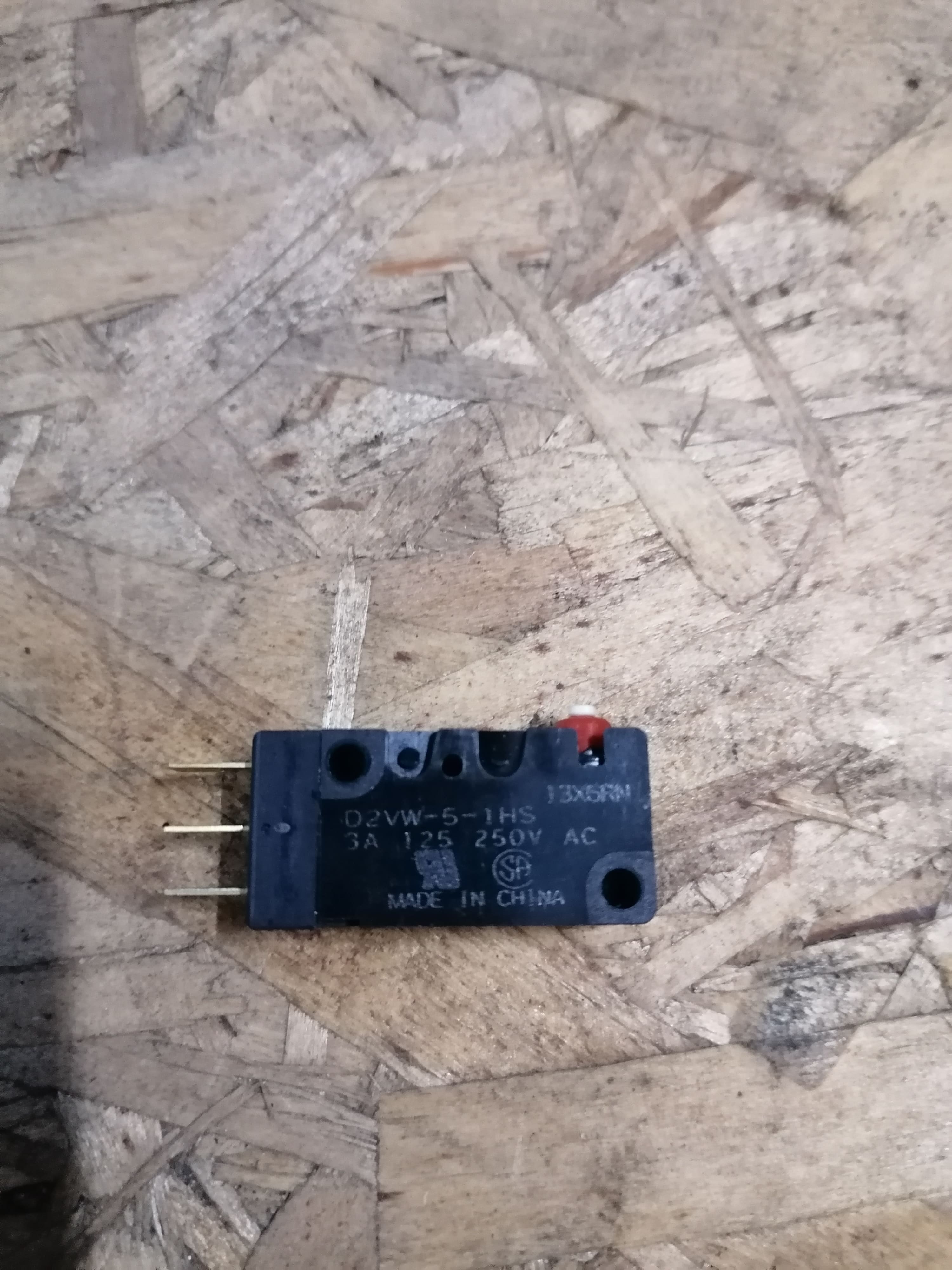 D2VW51HS OMRON Микропереключатель