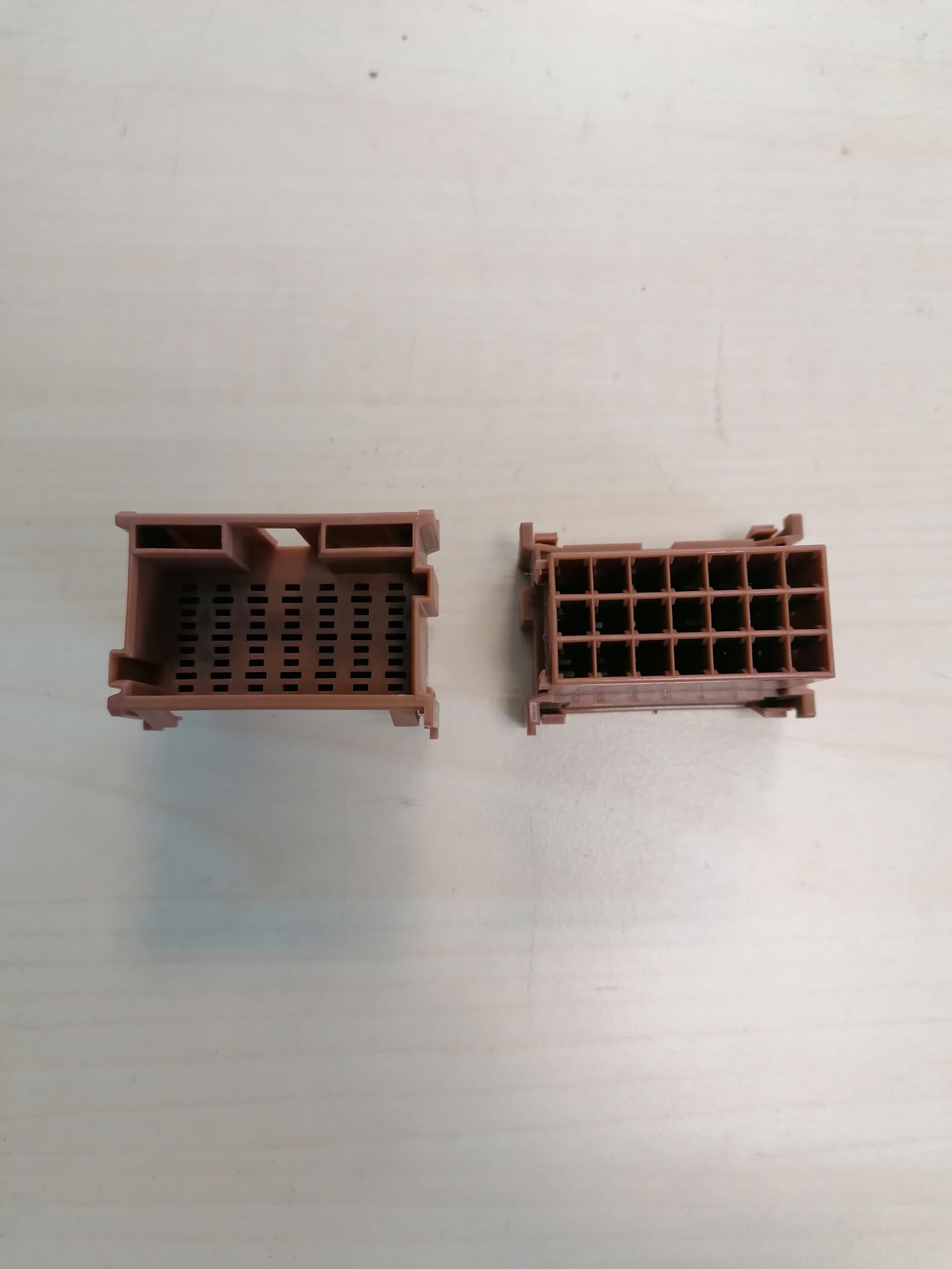 6764216 Volvo Корпус разъема