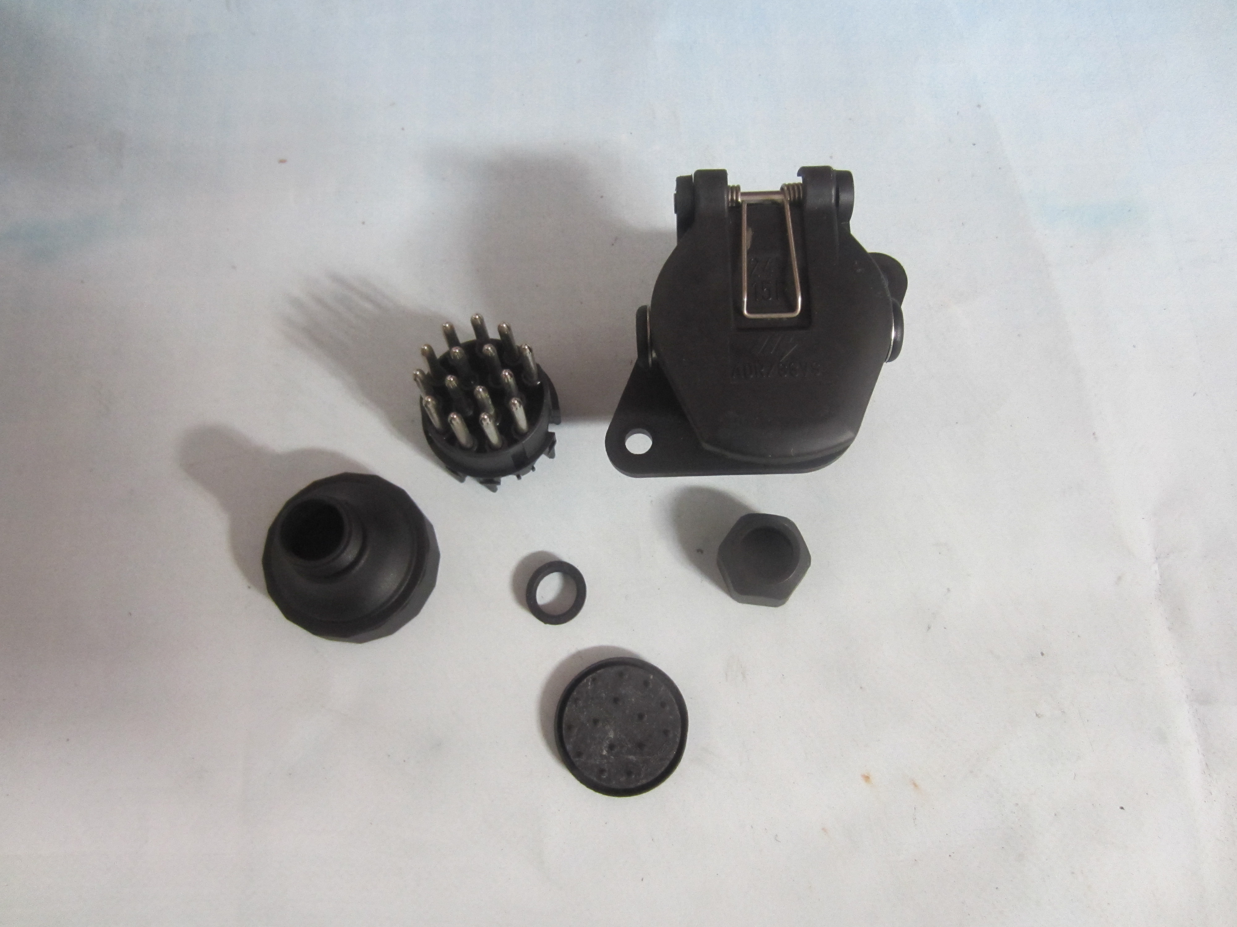 00584200 Розетка ADR 24V, 15 полюсов пластик