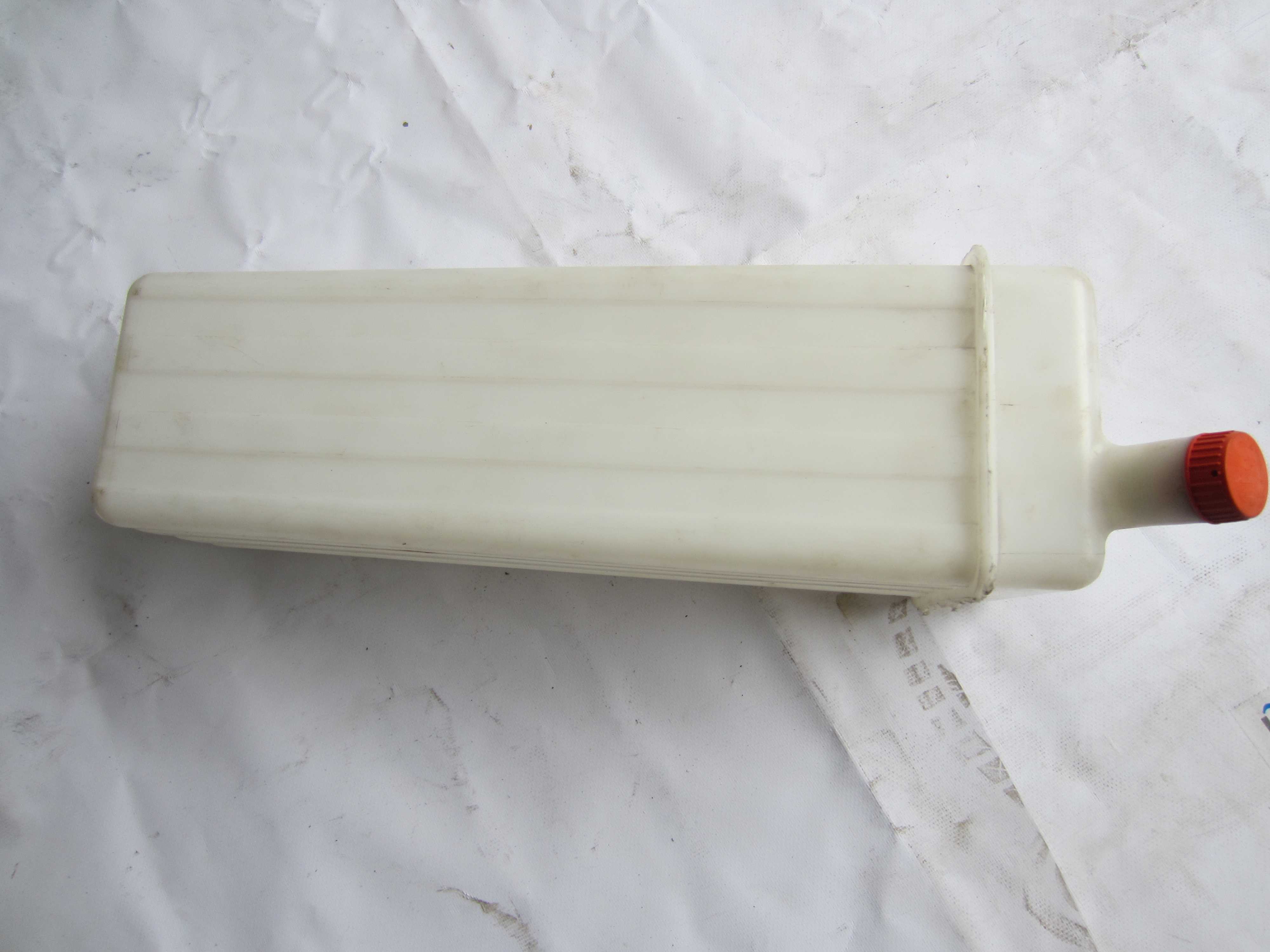 4051323L HACO Бак масляный 8-литров M3008 Dhollandia