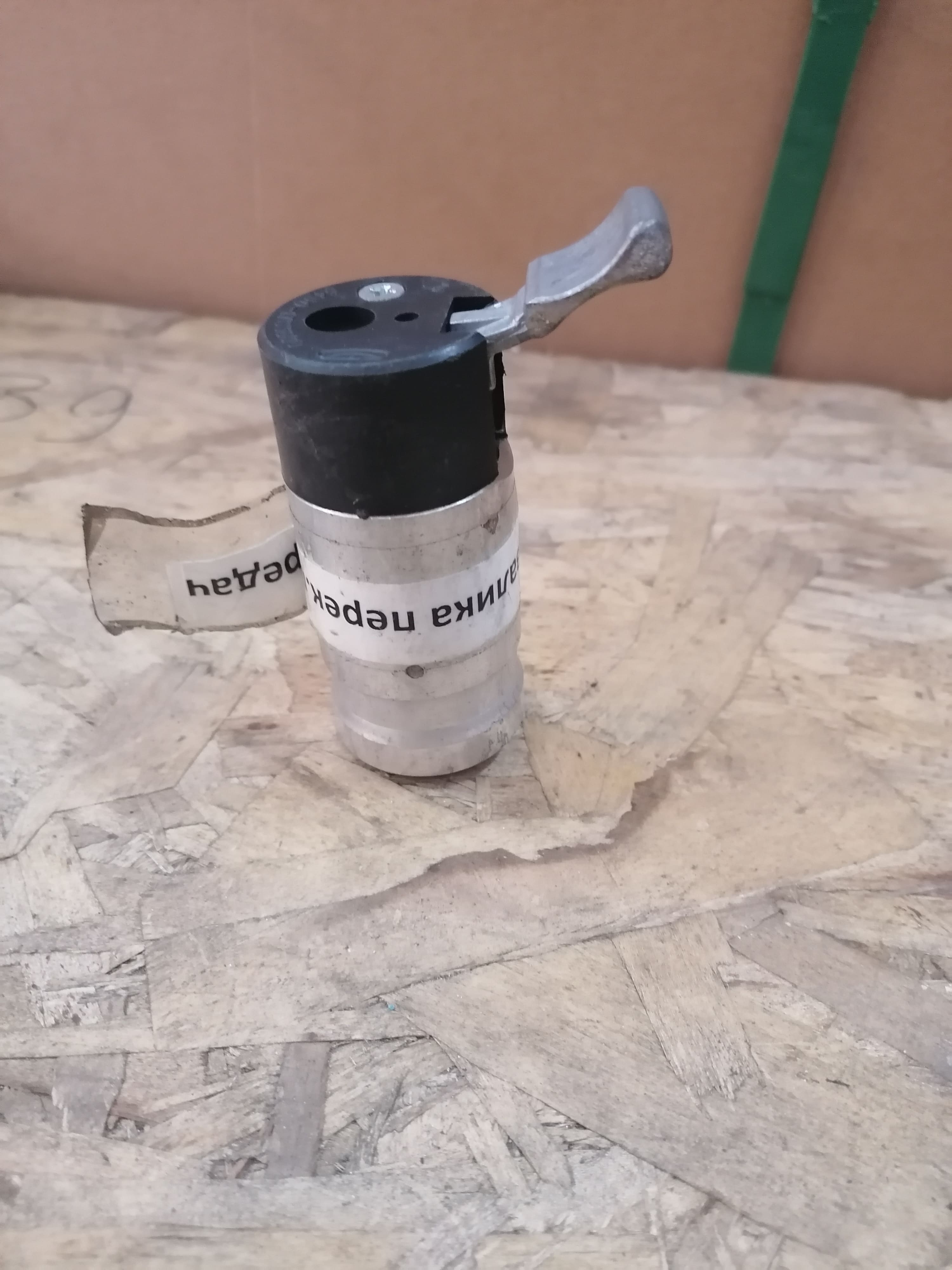 64301703800 Клапан (переключатель) рычага КПП МАЗ 64301703800 Клапан (переключатель) рычага КПП МАЗ