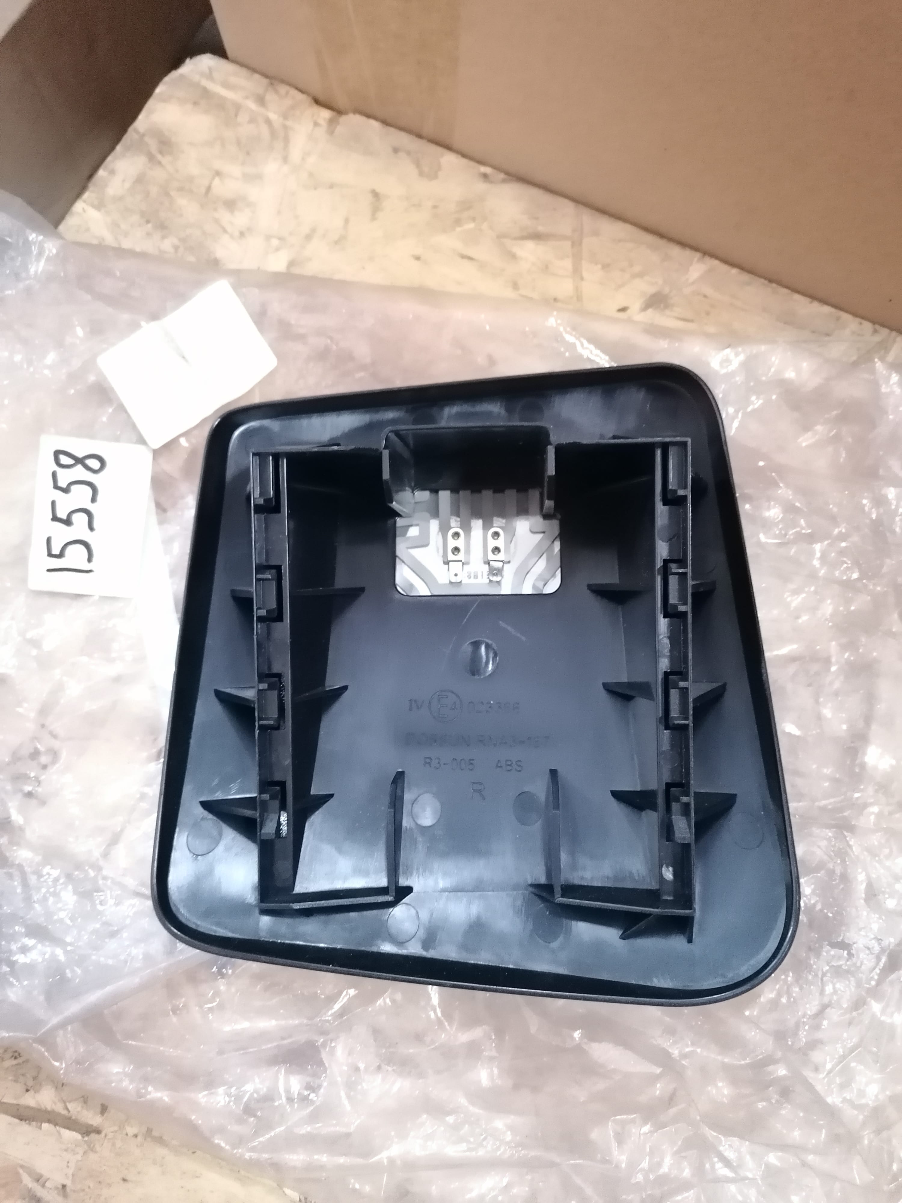 7420862815 Renault Стекло зеркала малого правого PERA3AC0G01R