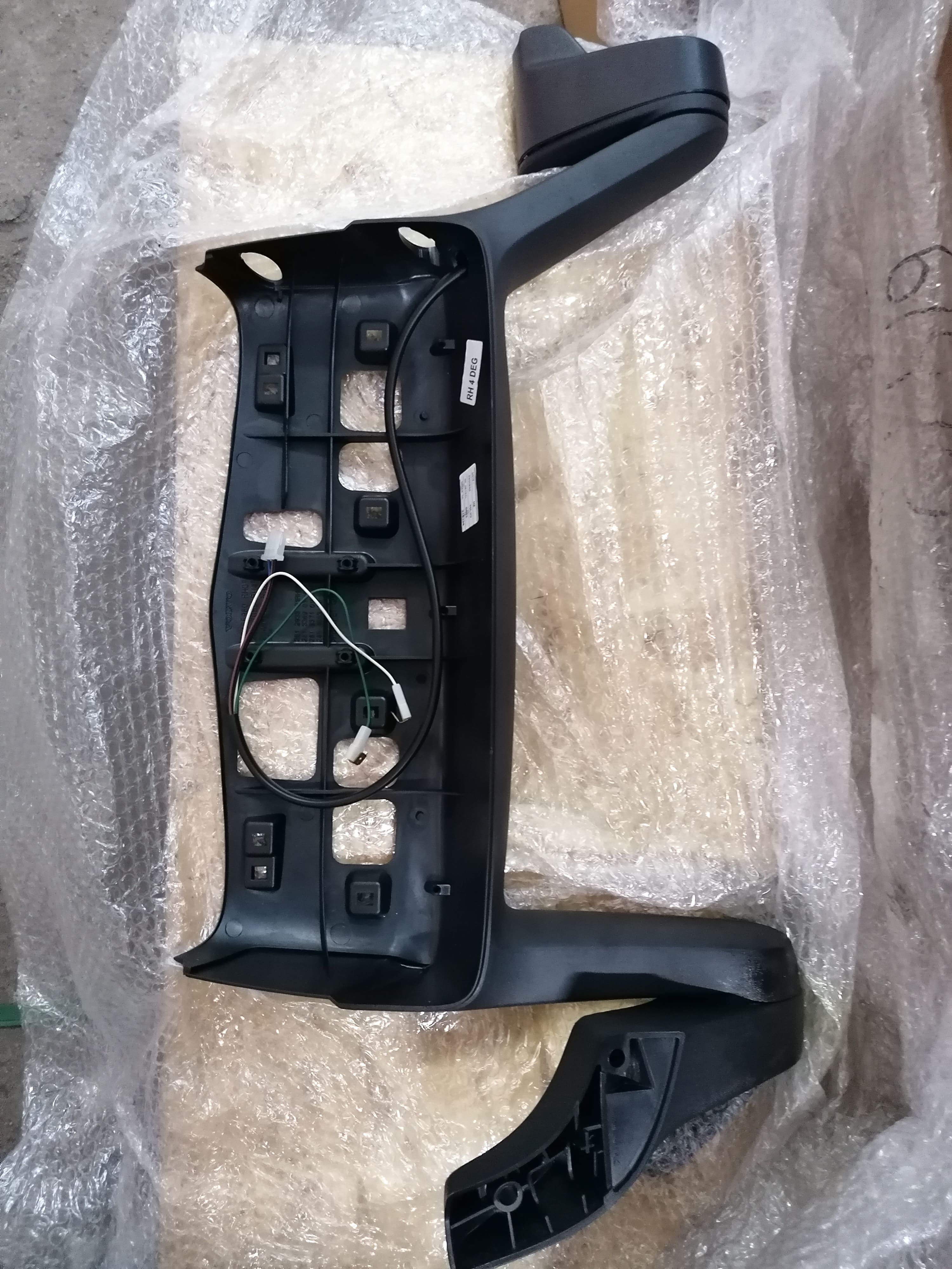 20567647 Volvo Кронштейн зеркала правый