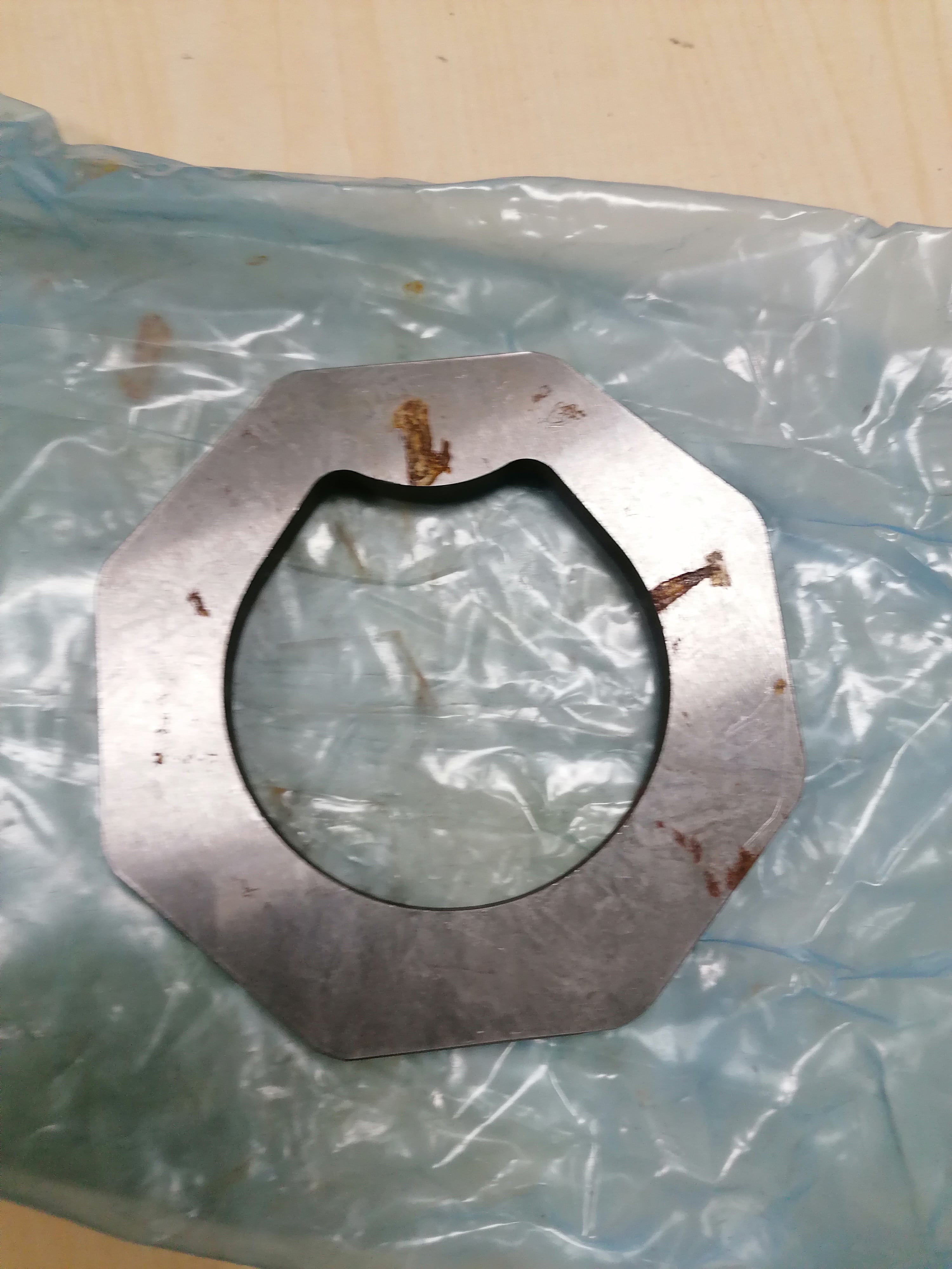 1365594 Scania Шайба гайки ступичной 117068