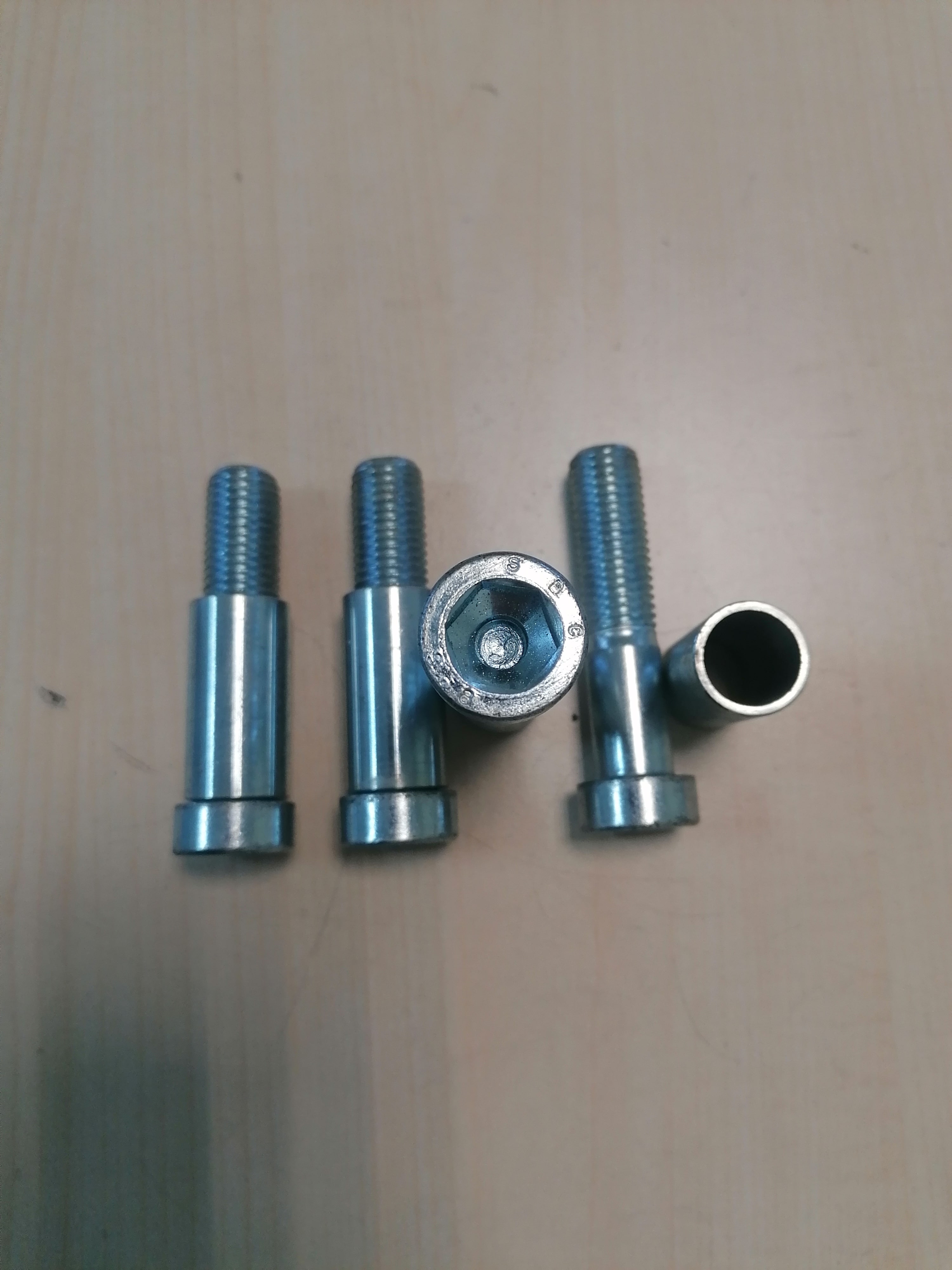 ROE30399 ROCKINGER Крепеж фаркопа (ТСУ) М16х70 к-т - 4шт.