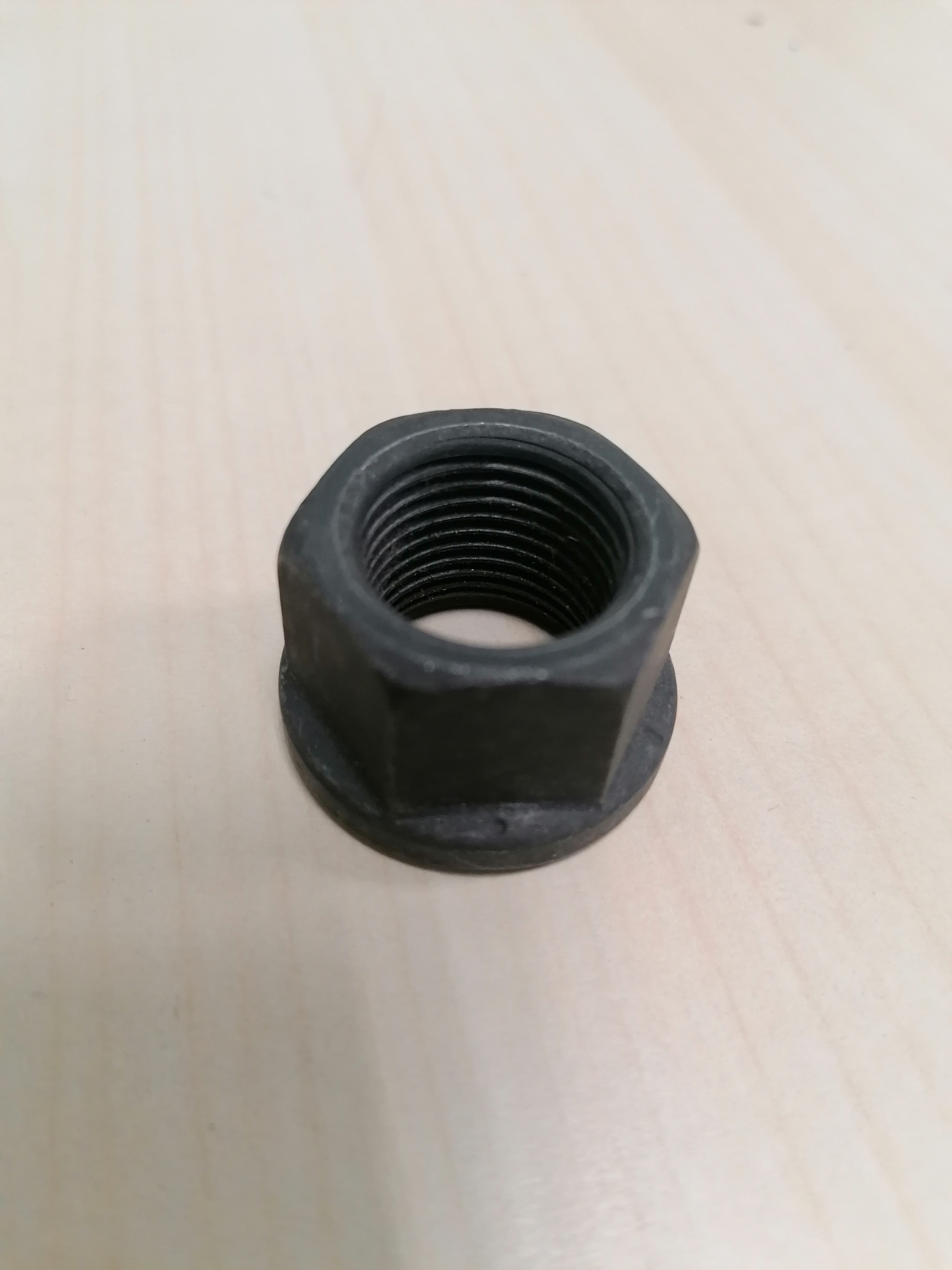 0252131210 BPW Гайка колеса с буртом М18х1,5, 03966