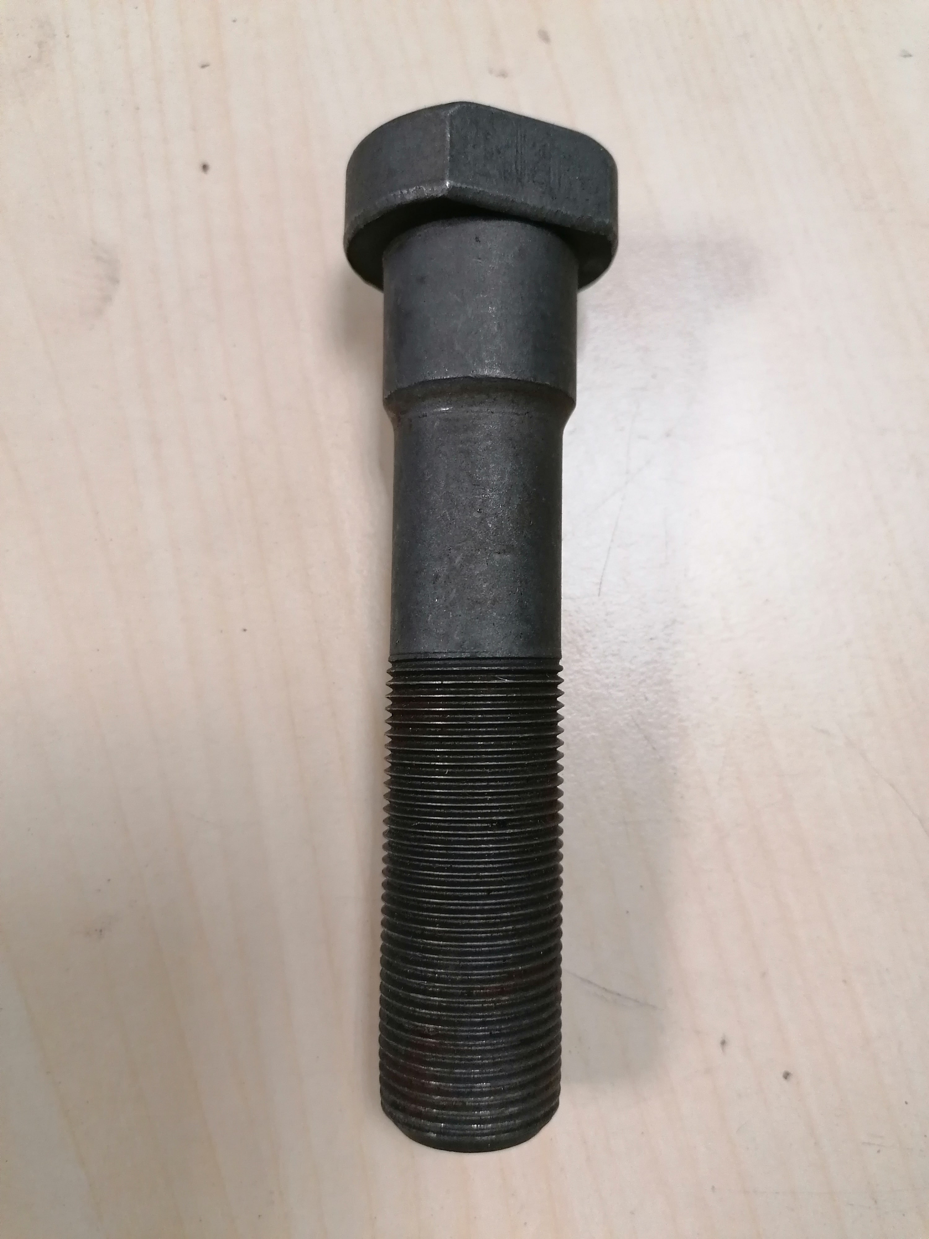 223104050 ЛИАЗ-5256 Болт ступицы заднего колеса М22х1,5х105 223104050 ЛИАЗ-5256 Болт ступицы заднего колеса М22х1,5х105