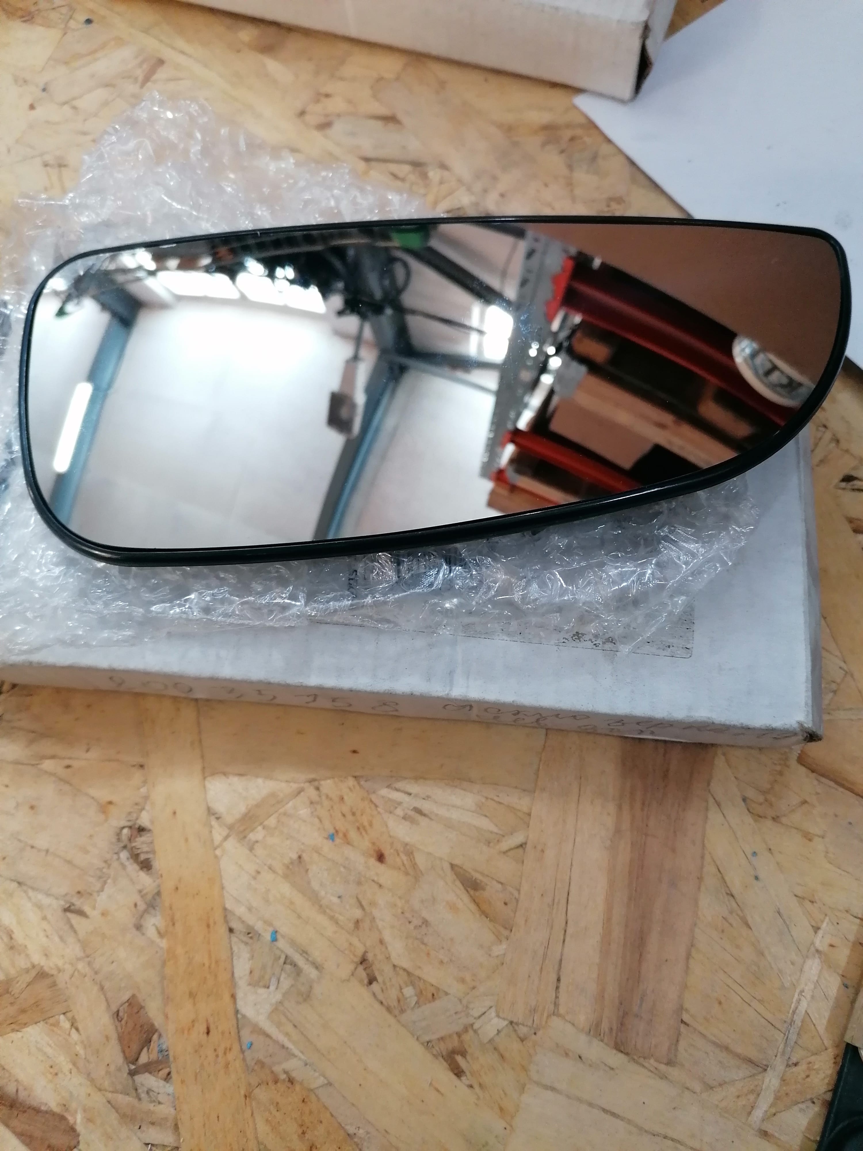 8151LQ Peugeot Стекло зеркала правого с обогревом Citroen, Fiat, 6442922 8151LQ Peugeot Стекло зеркала правого с обогревом Citroen, Fiat, 6442922