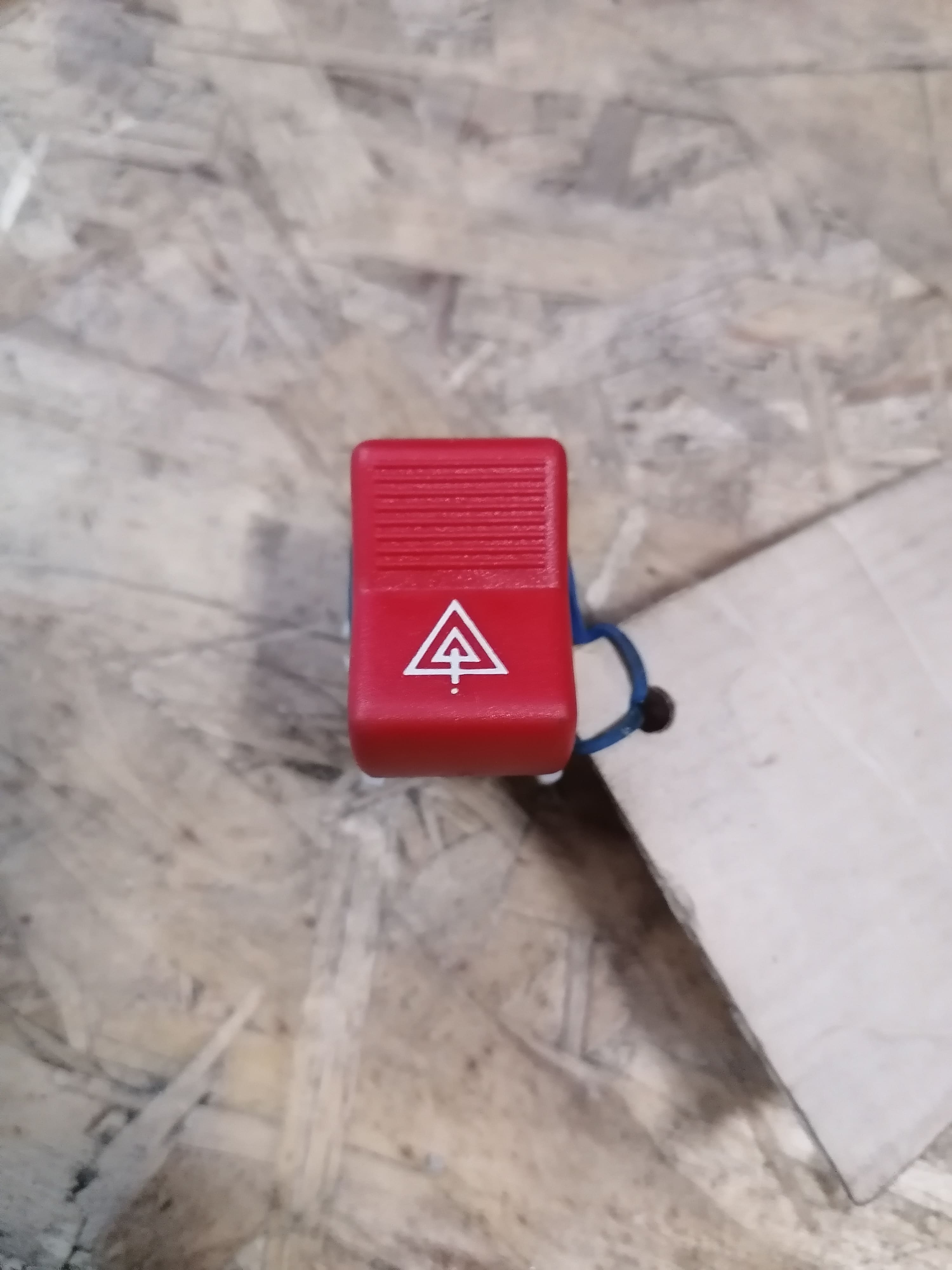 П1500725 Выключатель аварийной сигнализации ПАЗ