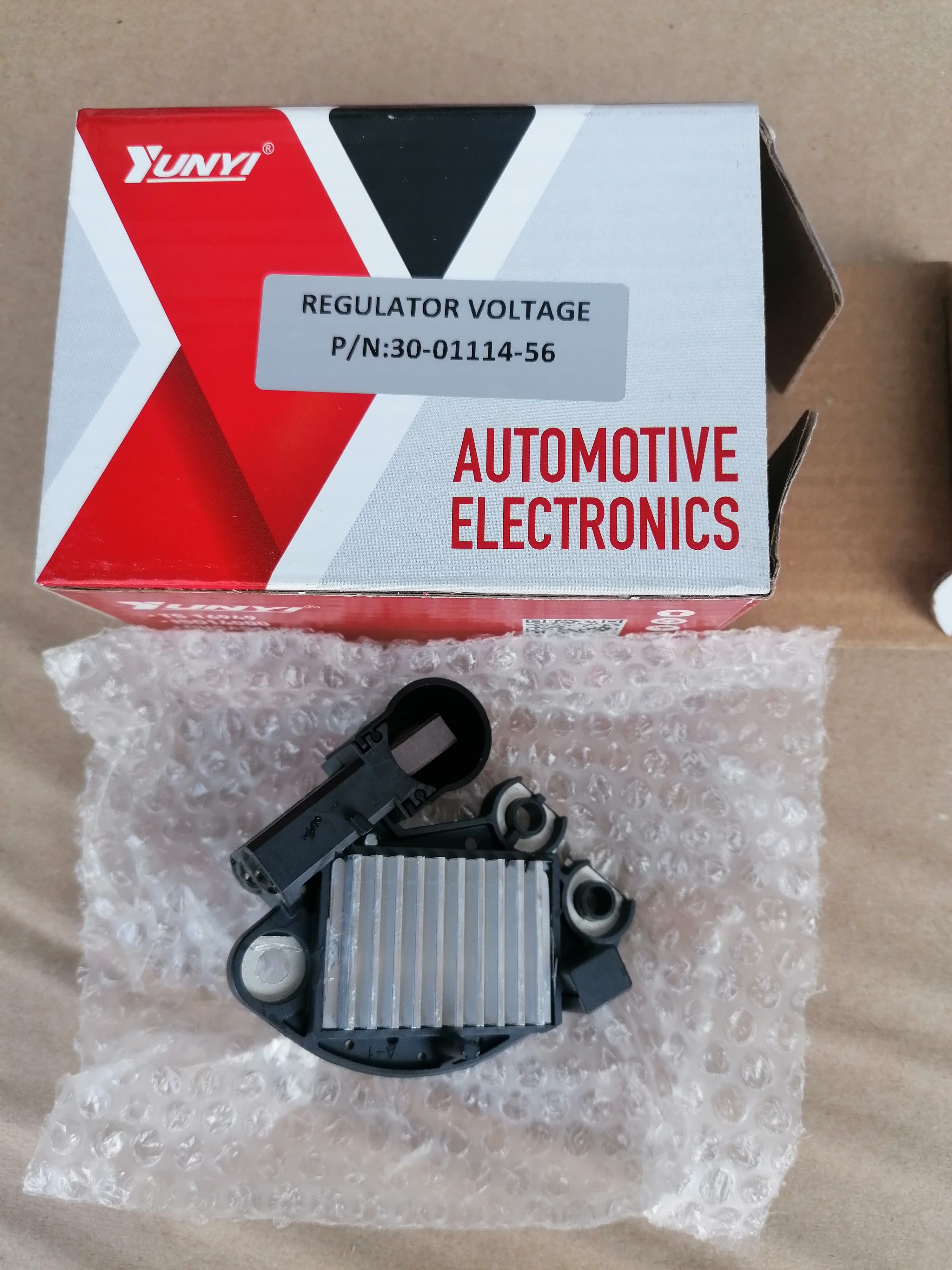 300111456 Carrier (YUNYI) Щетки генератора 14V