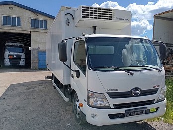 Грузовой рефрижератор HINO 300