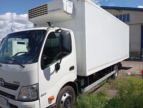 Грузовой рефрижератор HINO 300