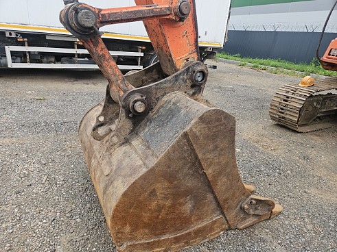 Гусеничный экскаватор Hitachi ZX240