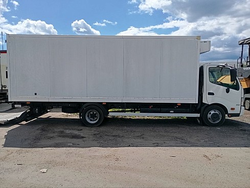 Грузовой рефрижератор HINO 300