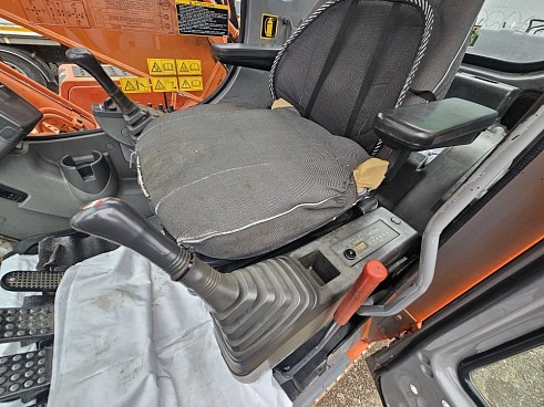 Гусеничный экскаватор Hitachi ZX240