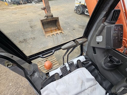 Гусеничный экскаватор Hitachi ZX240