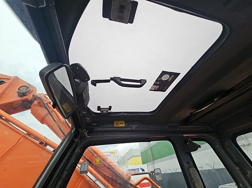 Гусеничный экскаватор Hitachi ZX240