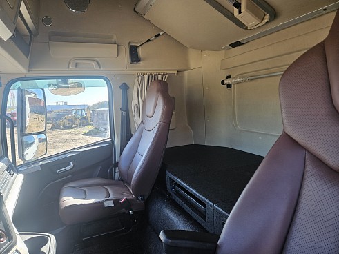 Седельный тягач Dongfeng Vasol HV7 (1)