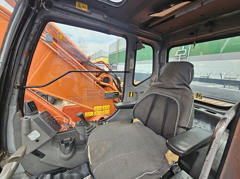 Гусеничный экскаватор Hitachi ZX240