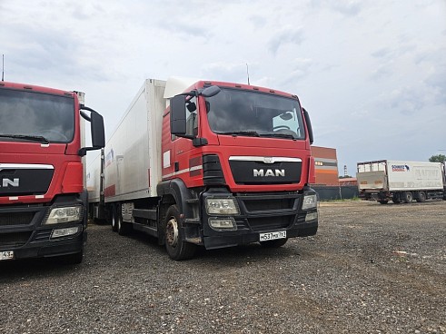 Грузовой автопоезд рефрижератор MAN TGS 28.360